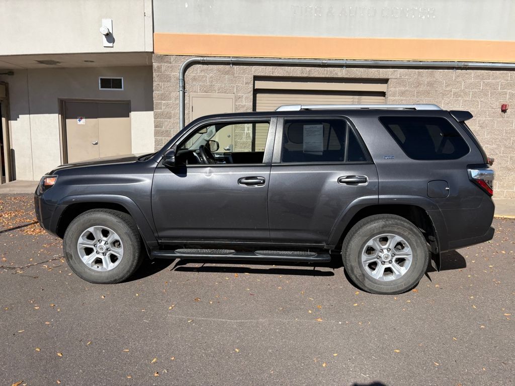 2014 Toyota 4Runner SR5 photo 4