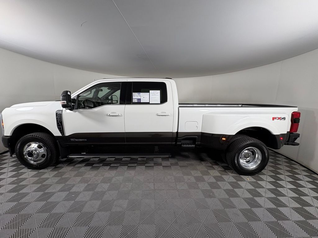 2025 Ford F-350 King Ranch photo 2