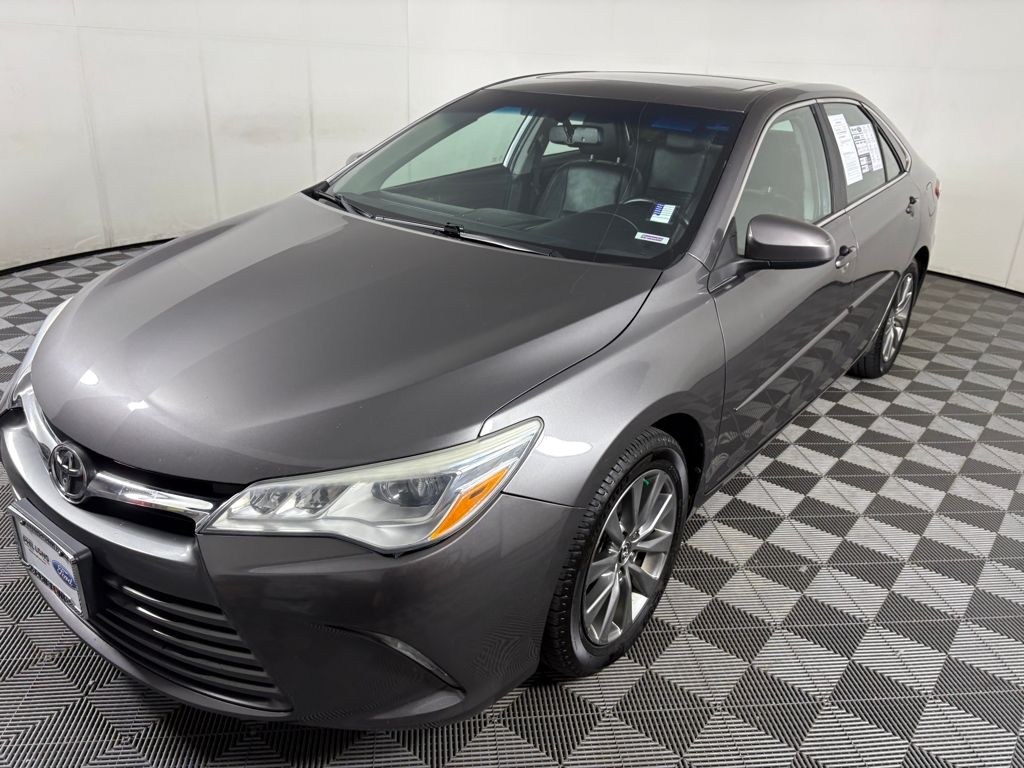 2015 Toyota Camry XLE V6 photo 3