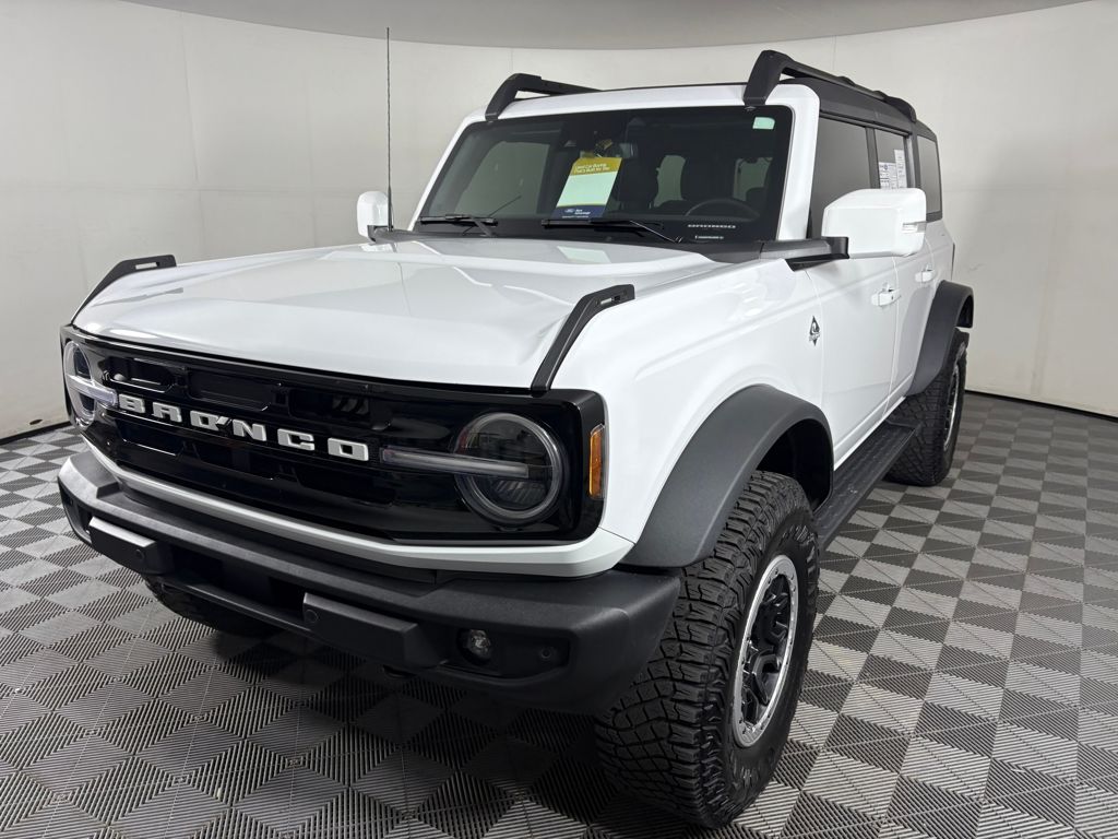 2024 Ford Bronco Outer Banks photo 3