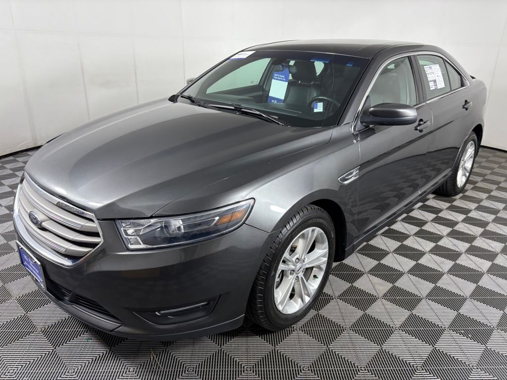 2019 Ford Taurus SEL photo 3