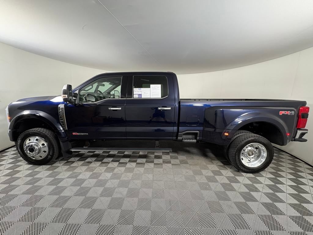 2025 Ford F-450 King Ranch photo 2