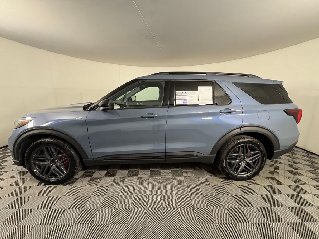 2025 Ford Explorer ST-Line photo 4