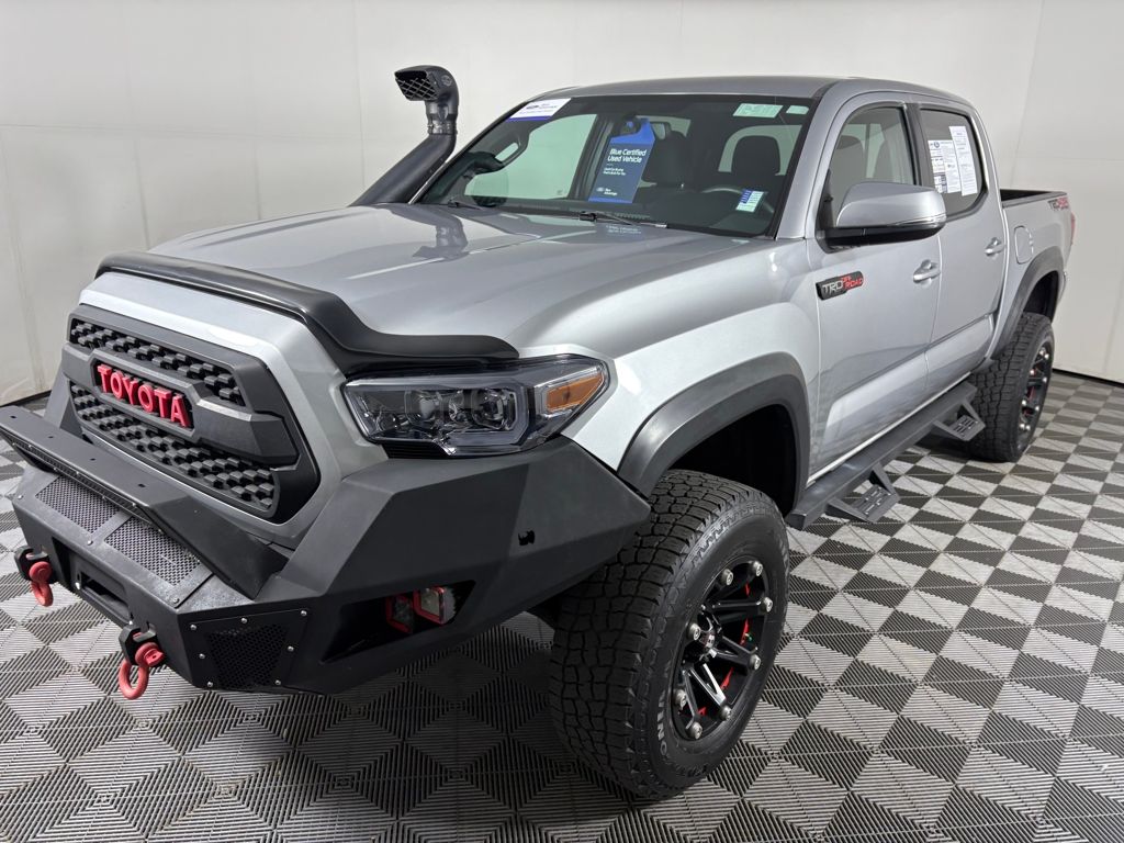 2017 Toyota Tacoma TRD V6 photo 2