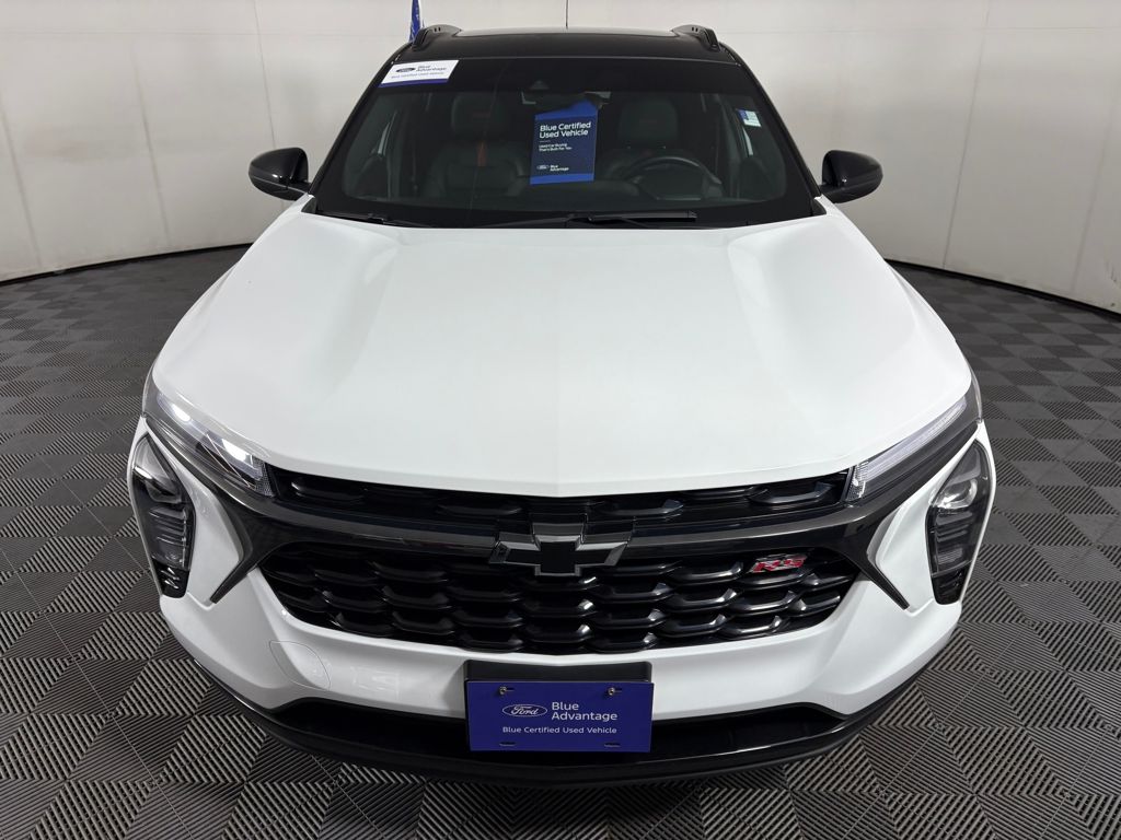 2024 Chevrolet Trax photo 2