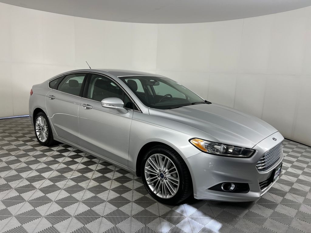 Used 2016 Ford Fusion SE Sedan