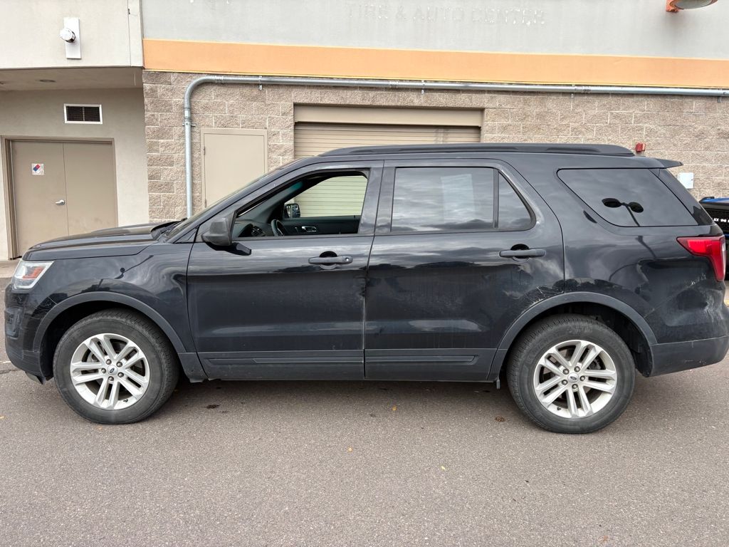 2016 Ford Explorer Base photo 4