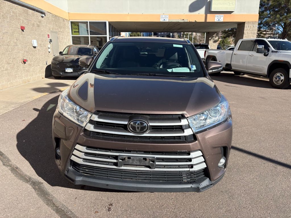 2017 Toyota Highlander XLE photo 2