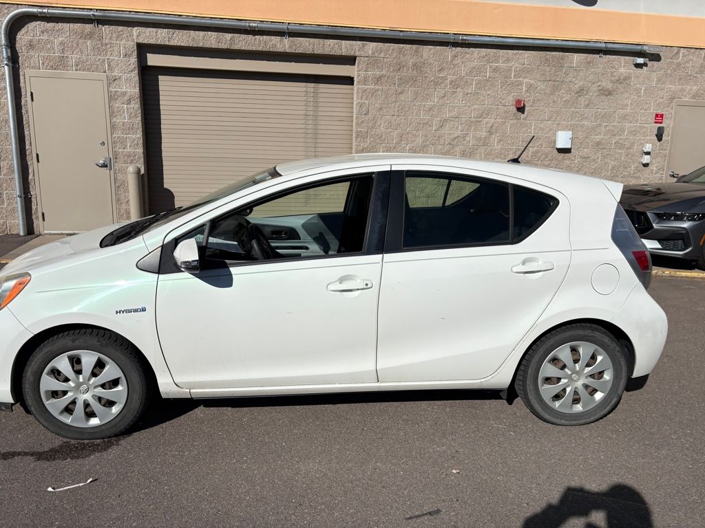 2014 Toyota Prius C Two photo 4