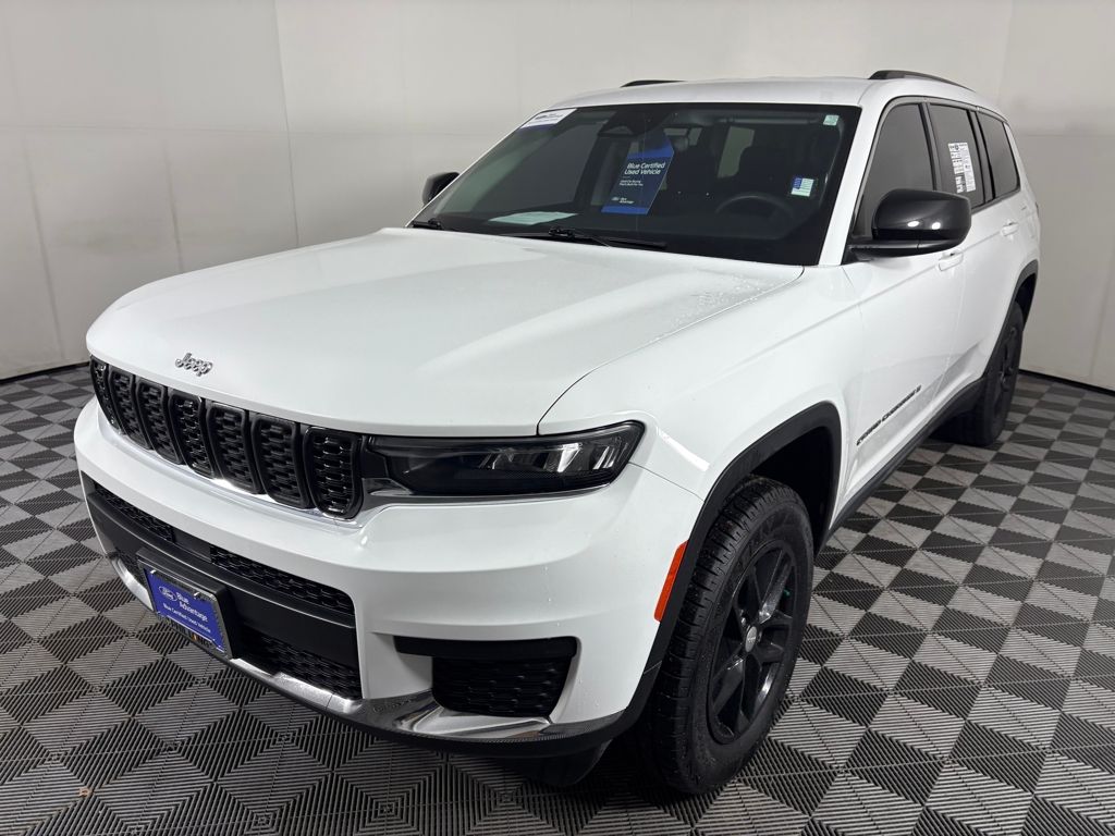 2023 Jeep Grand Cherokee Laredo photo 3