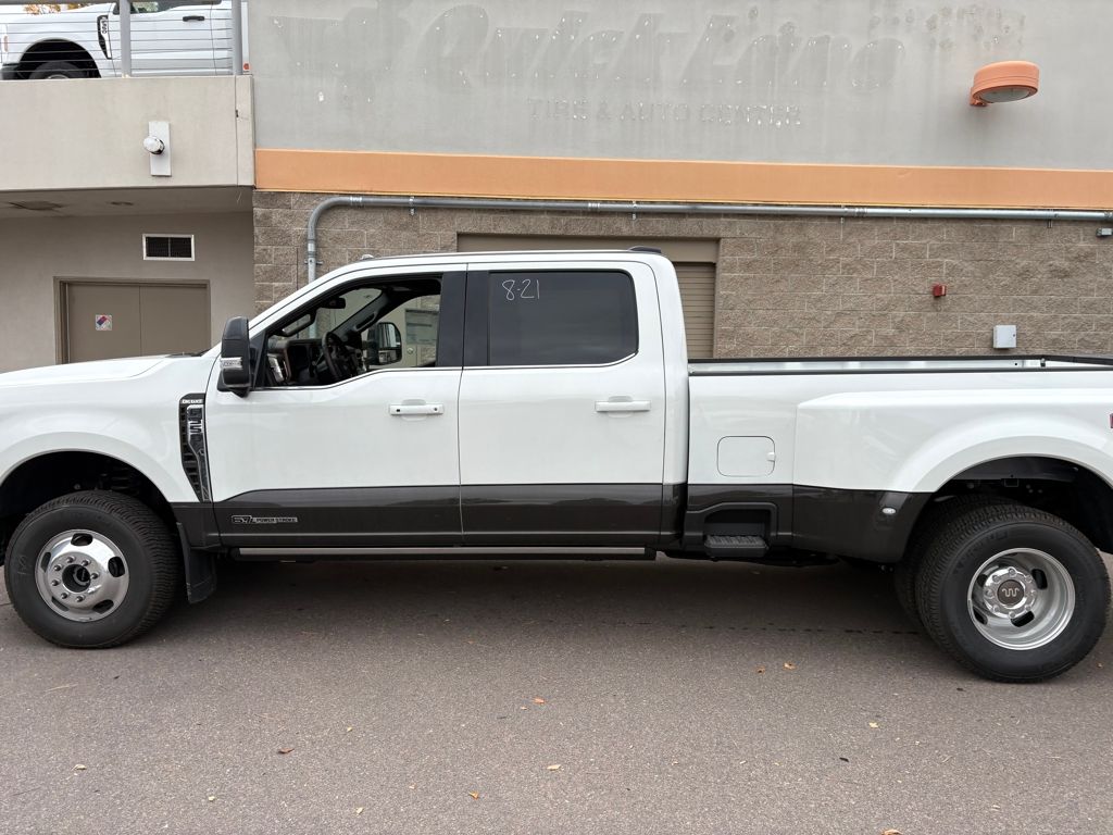 2025 Ford F-350 King Ranch photo 4