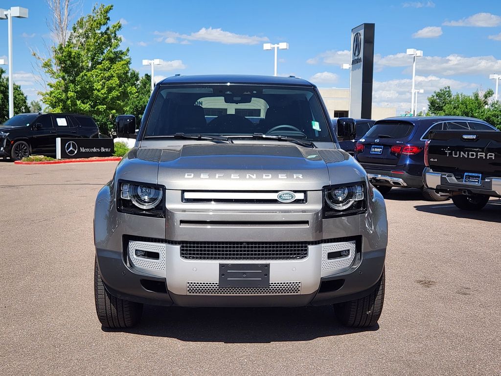 2025 Land Rover Defender 110 S photo 2