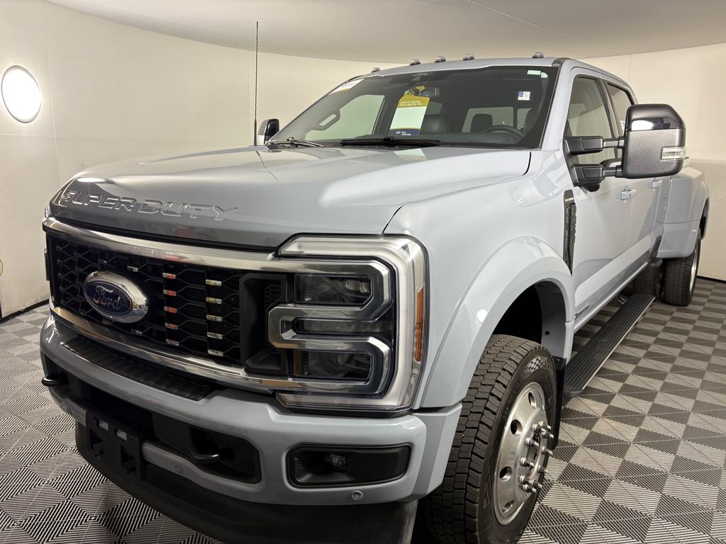 2025 Ford F-450 Platinum photo 3