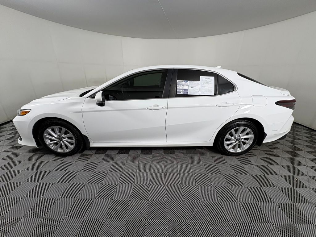 2022 Toyota Camry LE photo 4