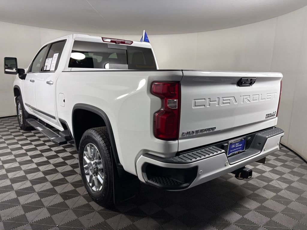 2024 Chevrolet Silverado 3500HD High Country photo 4