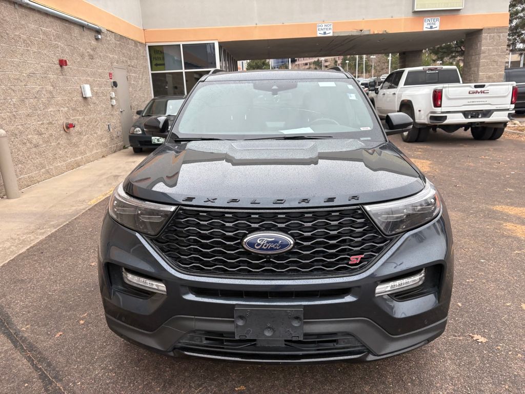 2023 Ford Explorer ST photo 2