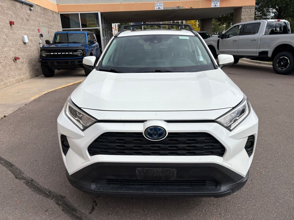2020 Toyota RAV4 Hybrid XLE photo 2