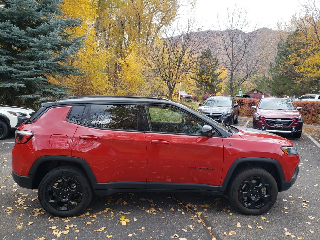 2023 Jeep Compass Trailhawk photo 2