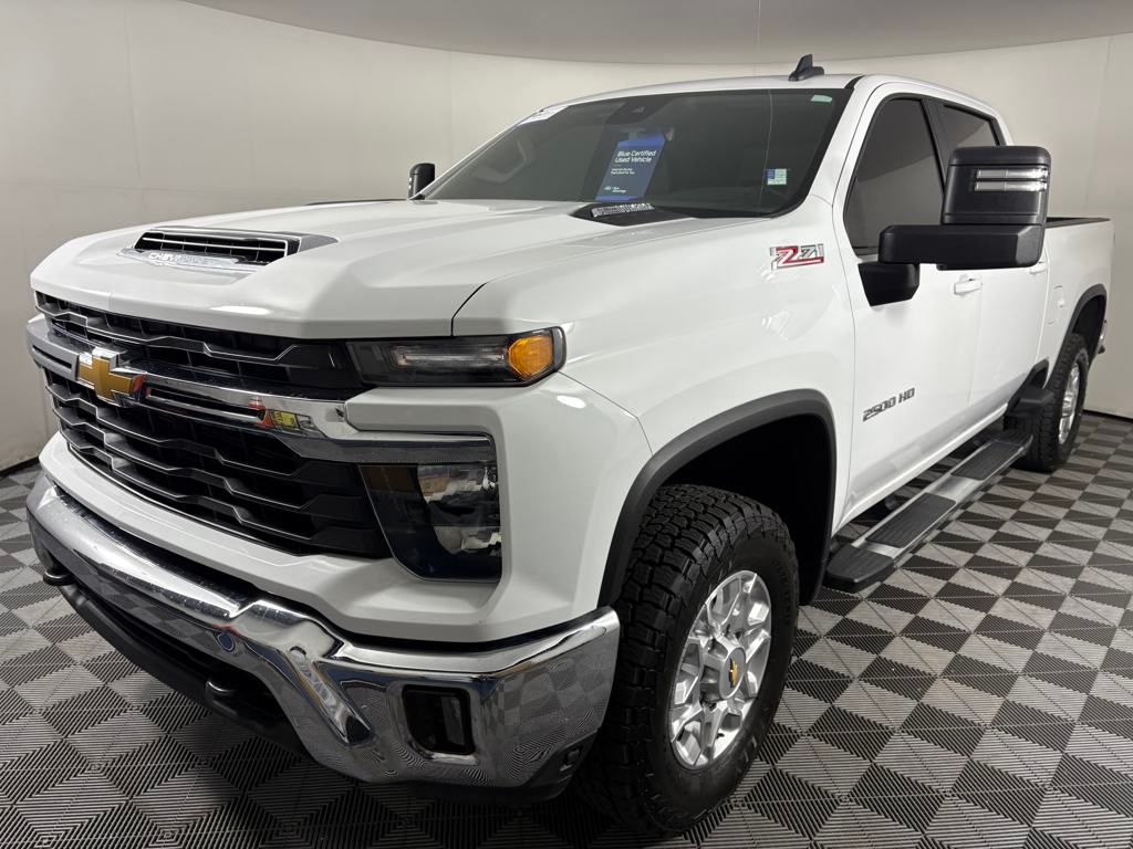 2024 Chevrolet Silverado 2500HD LT photo 3