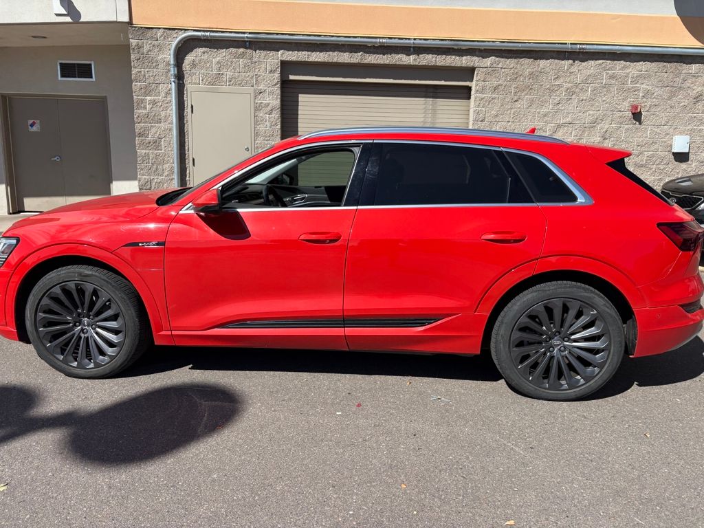 2019 Audi e-tron Premium Plus photo 4