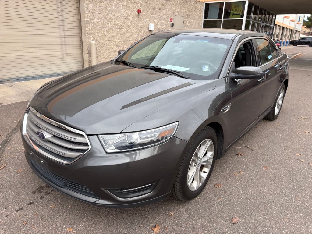 2019 Ford Taurus SEL photo 3