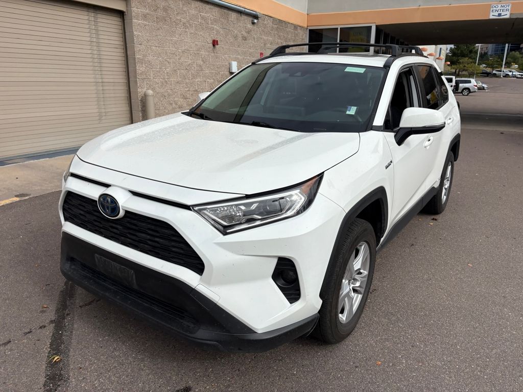 2020 Toyota RAV4 Hybrid XLE photo 3