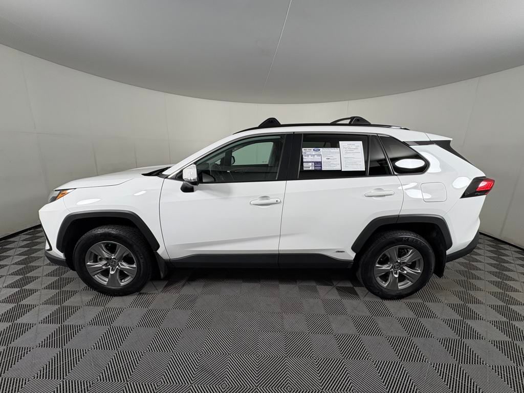 2024 Toyota RAV4 Hybrid XLE photo 4