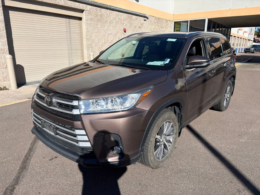 2017 Toyota Highlander XLE photo 3