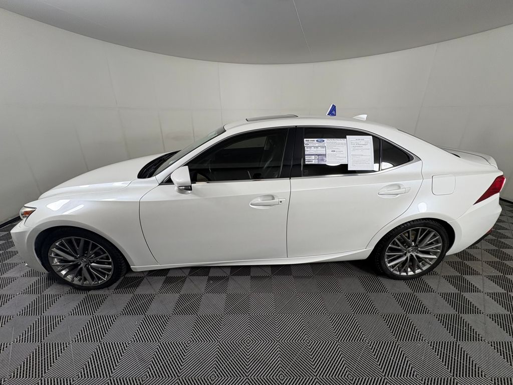 2016 Lexus IS 200t photo 4