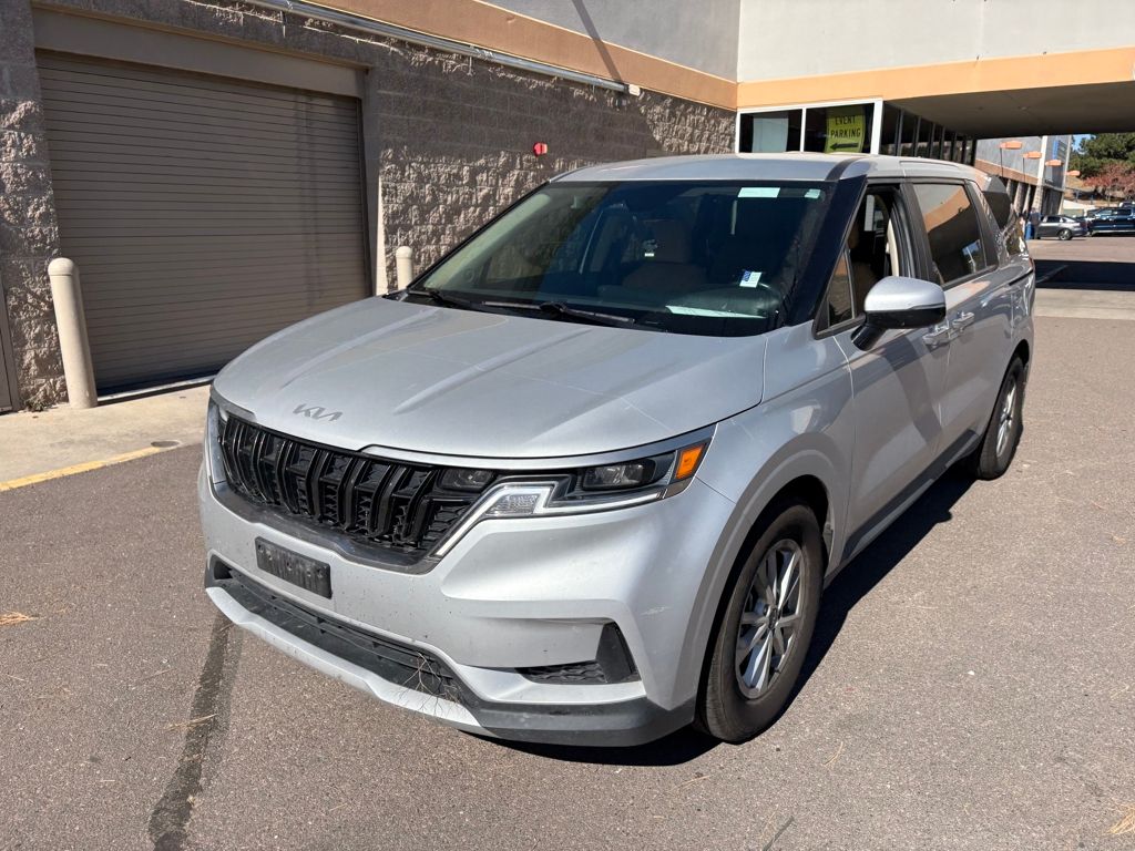 2023 Kia Carnival LX photo 3