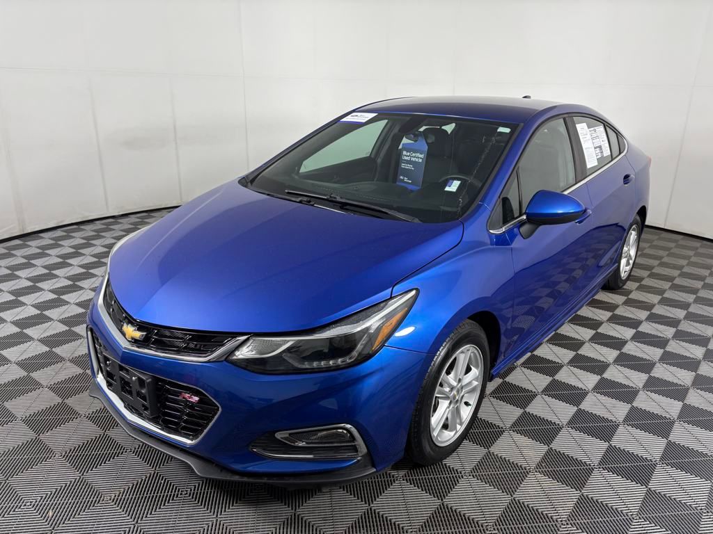 2017 Chevrolet Cruze LT photo 3