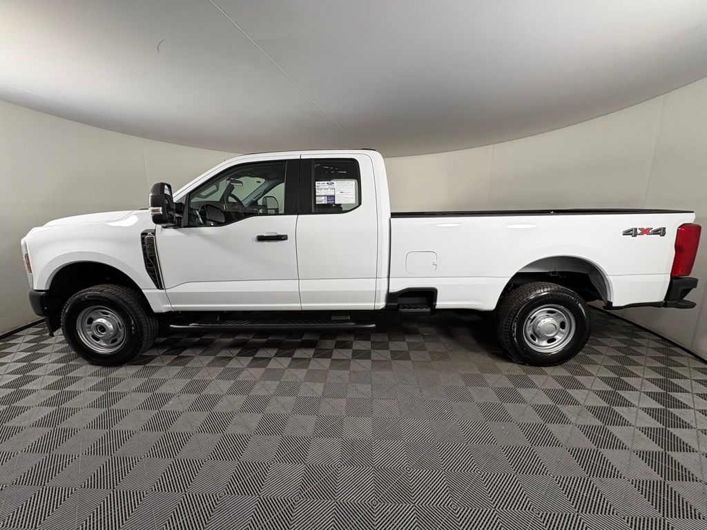 2025 Ford F-350 XL photo 2