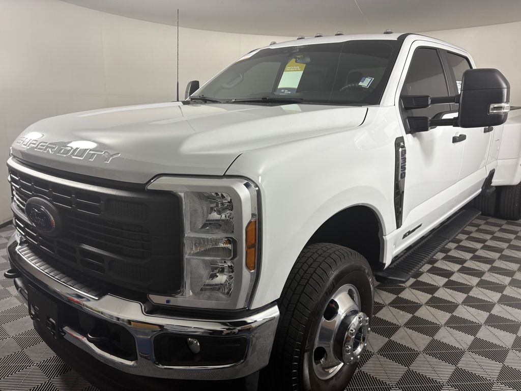 2025 Ford F-350 XL photo 2