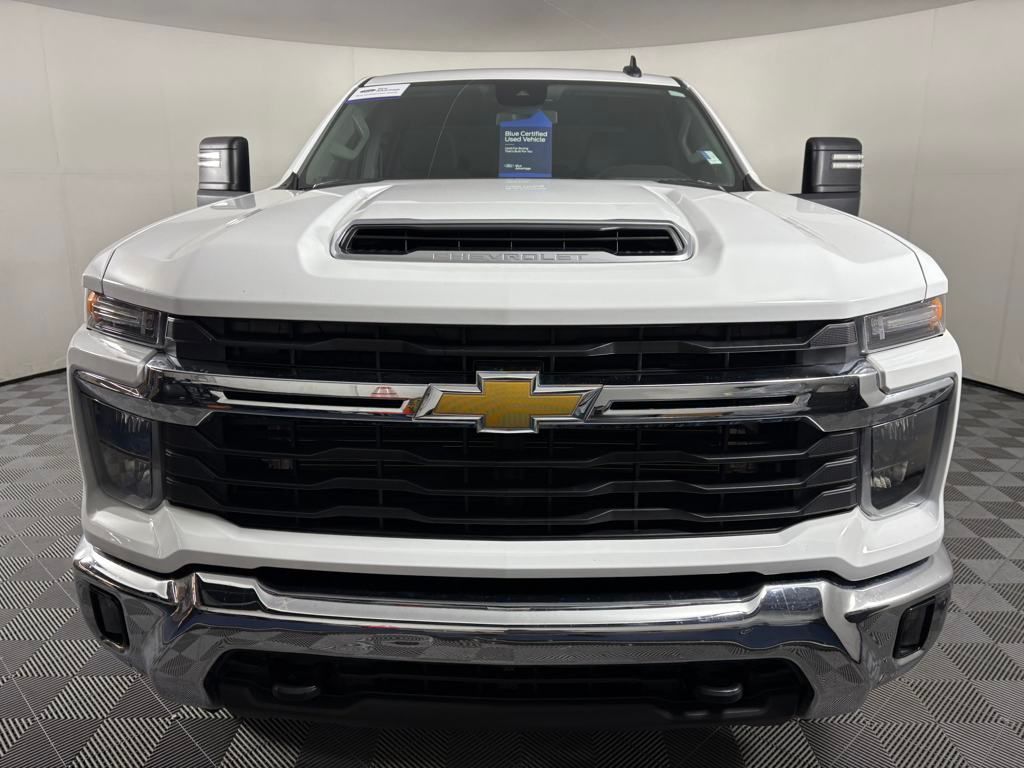 2024 Chevrolet Silverado 2500HD LT photo 2