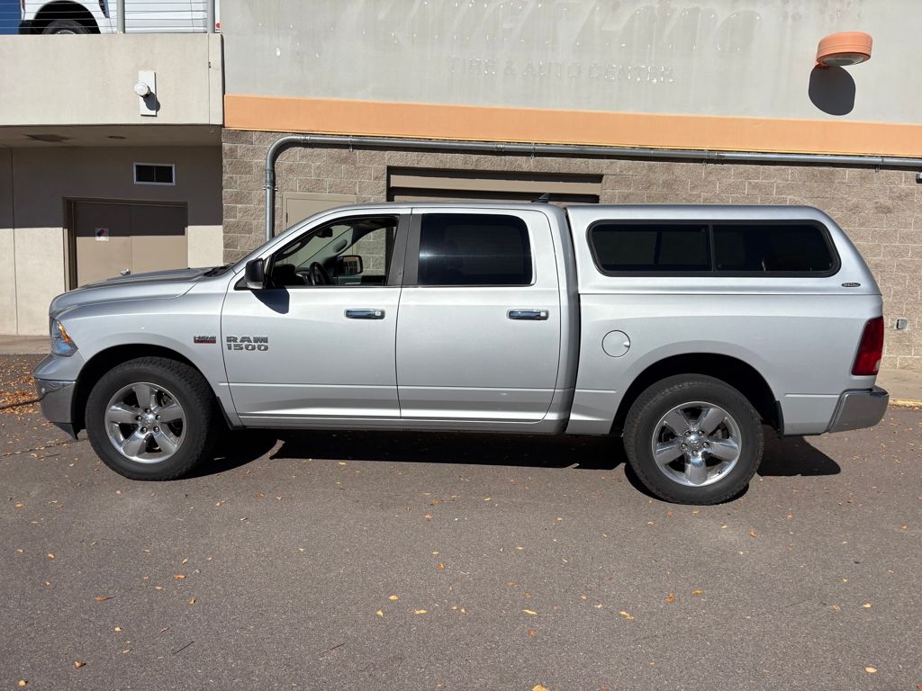 2017 Ram 1500 SLT photo 4