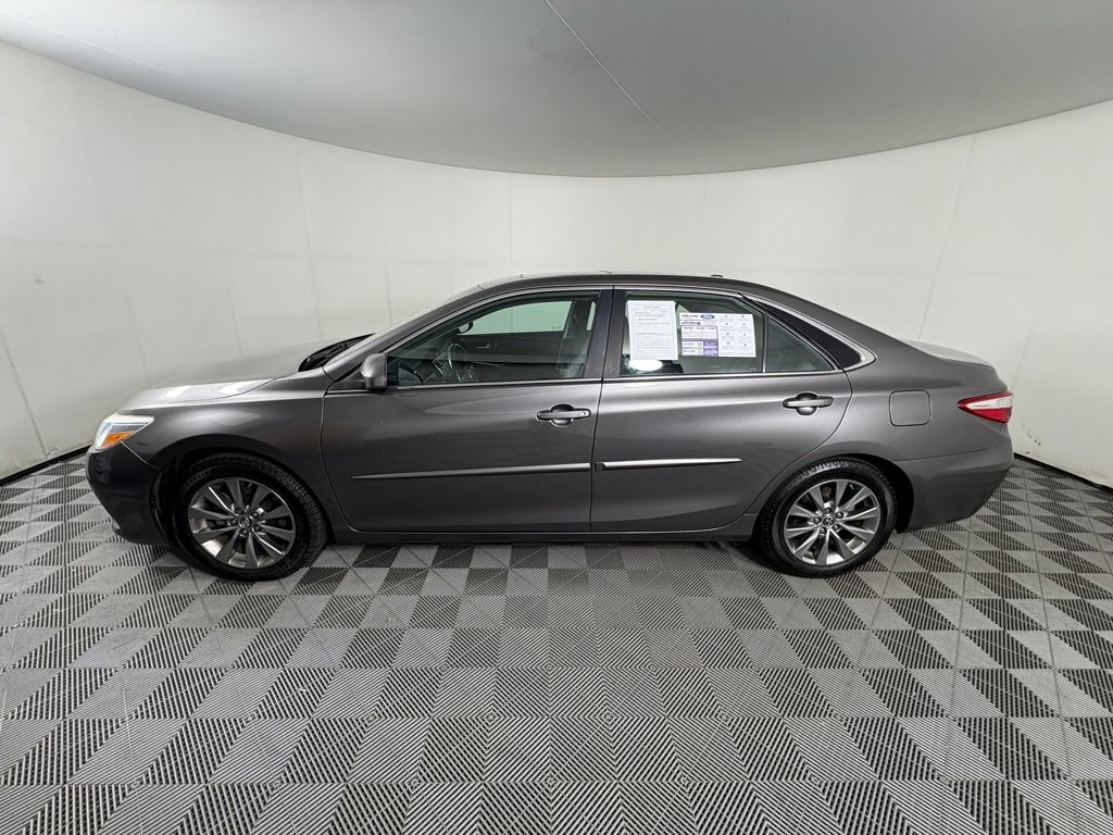 2015 Toyota Camry XLE V6 photo 4