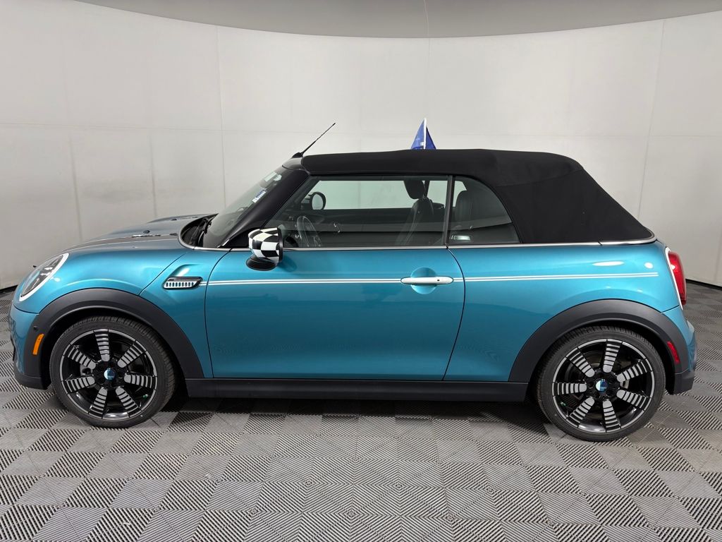 2024 Mini Cooper S Iconic Convertible photo 4
