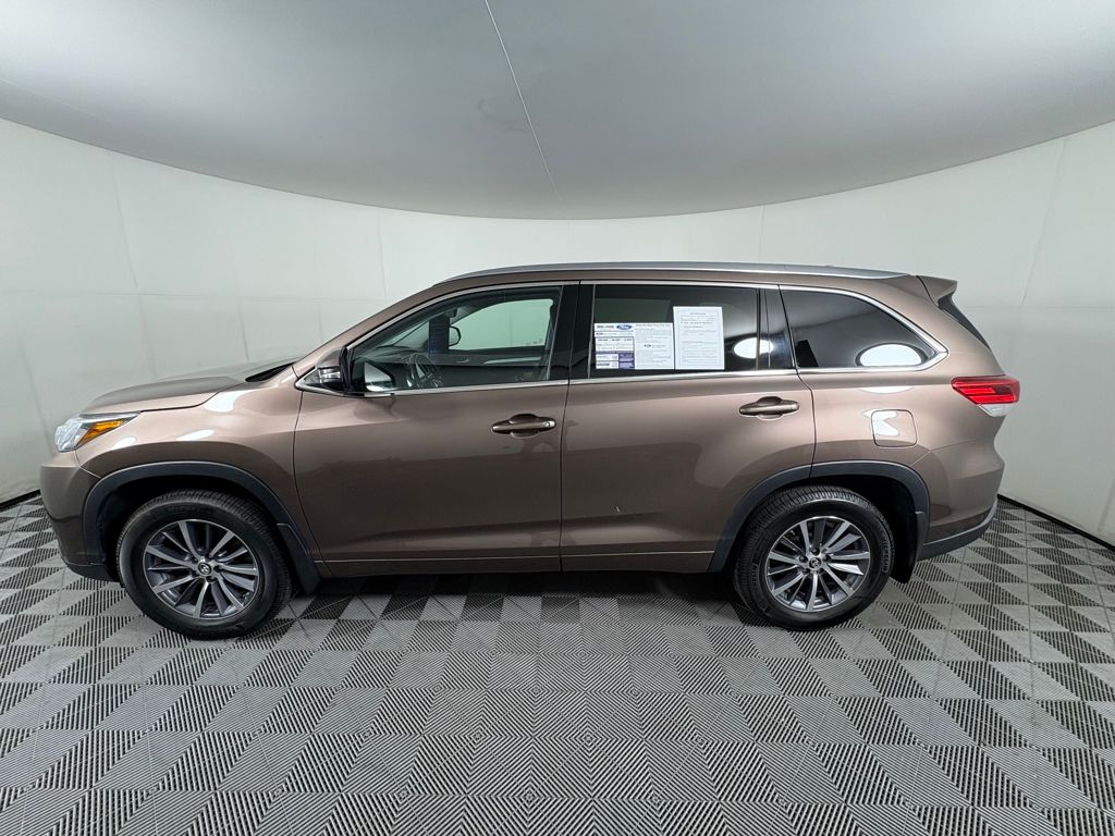 2017 Toyota Highlander XLE photo 4