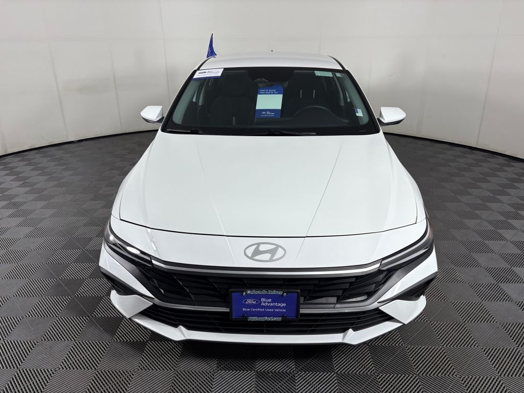 2024 Hyundai Elantra SEL photo 2