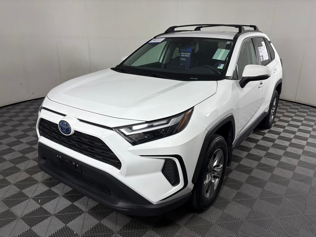2024 Toyota RAV4 Hybrid XLE photo 3