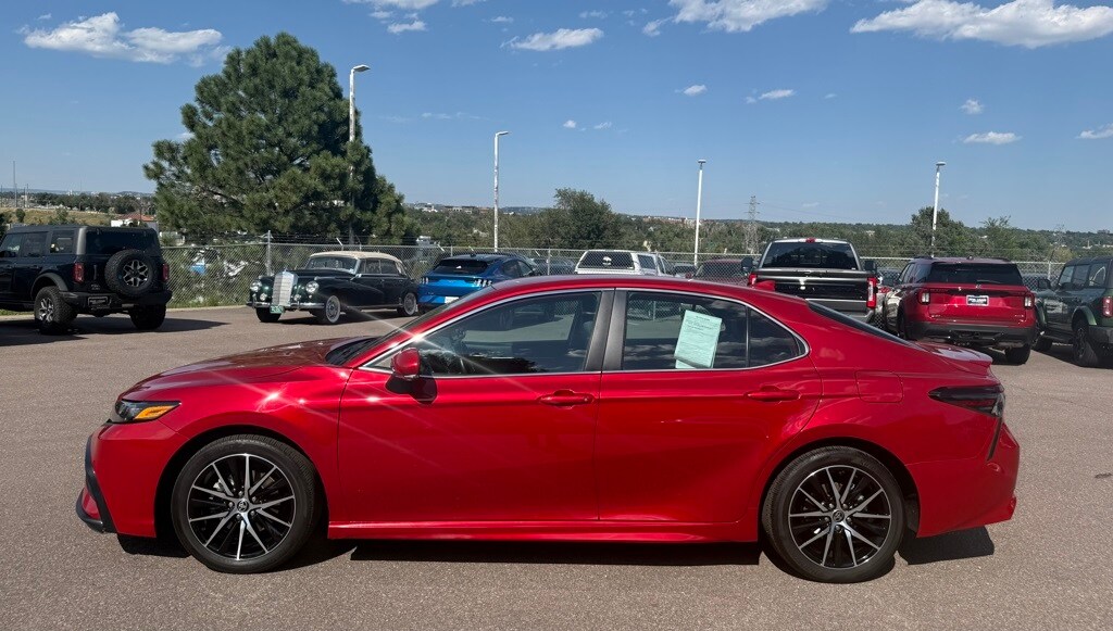 2022 Toyota Camry SE photo 4