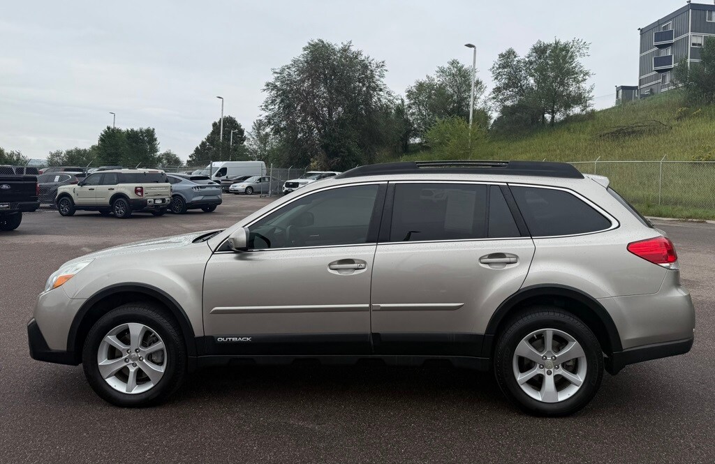 2014 Subaru Outback 3.6R Limited photo 2