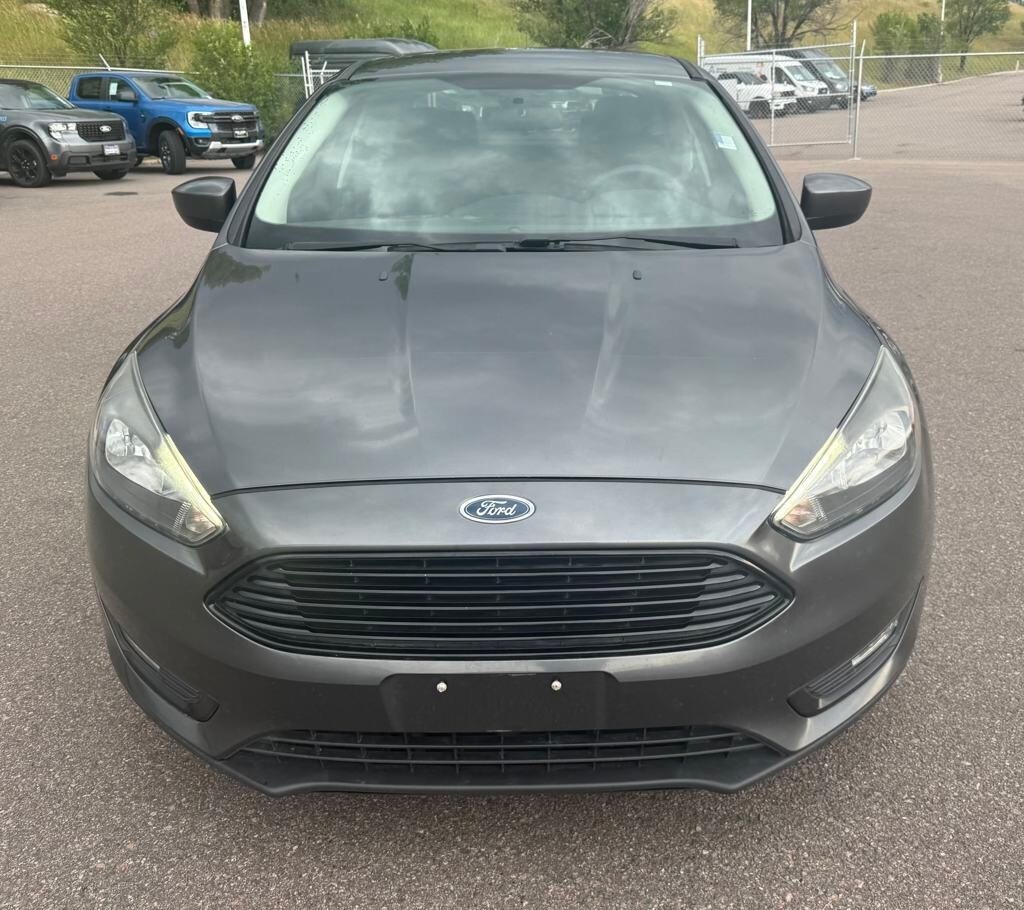 2018 Ford Focus SE photo 2