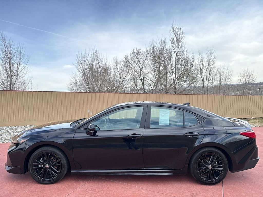 2025 Toyota Camry SE photo 4