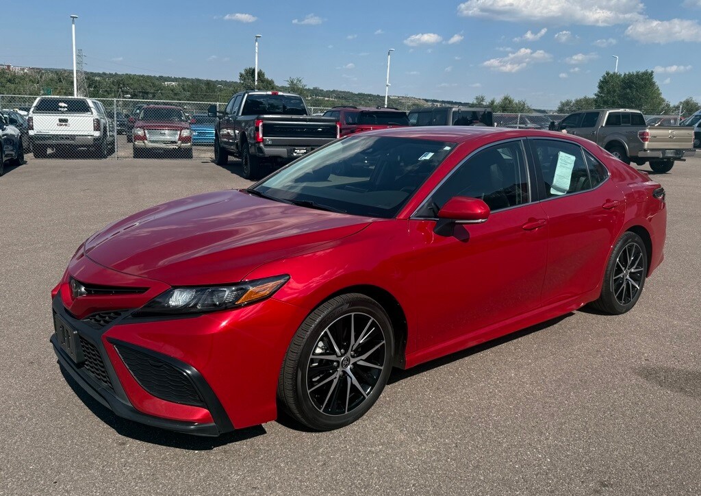 2022 Toyota Camry SE photo 3
