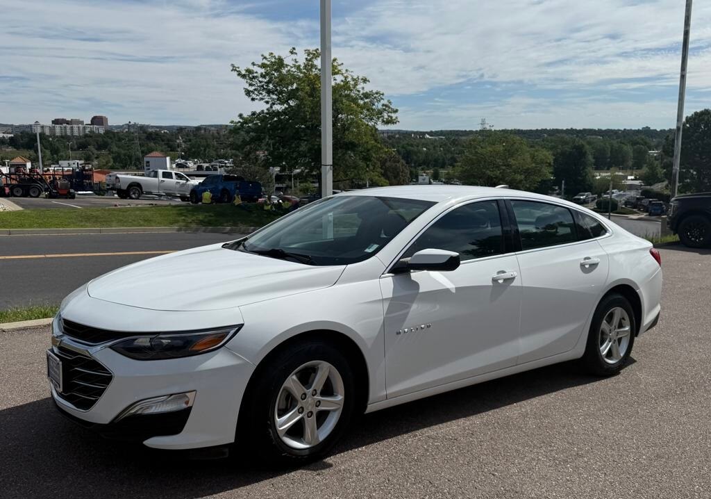2020 Chevrolet Malibu LS photo 3