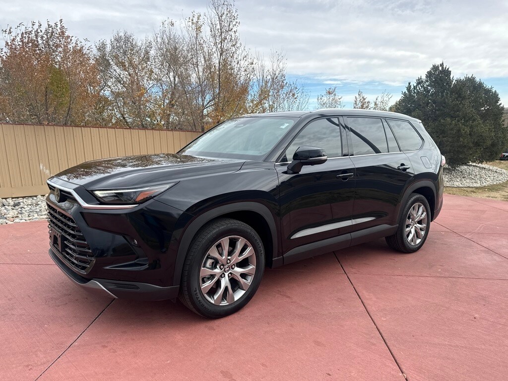 2024 Toyota Grand Highlander Limited photo 2