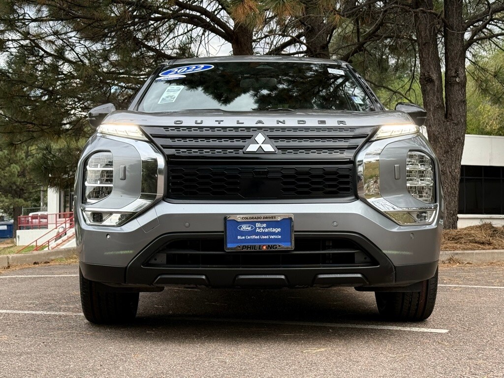 2022 Mitsubishi Outlander Black Edition photo 2
