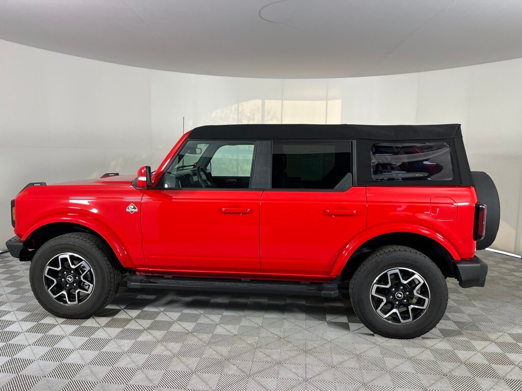 2023 Ford Bronco Outer Banks photo 2