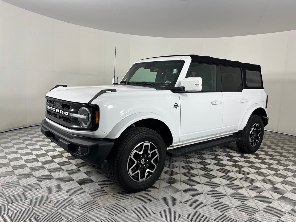 2022 Ford Bronco Outer Banks photo 3